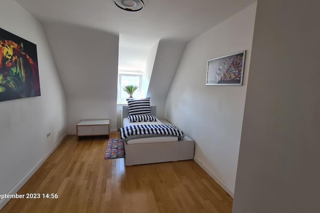 Modernes Mit 3 Zimmern Apartment